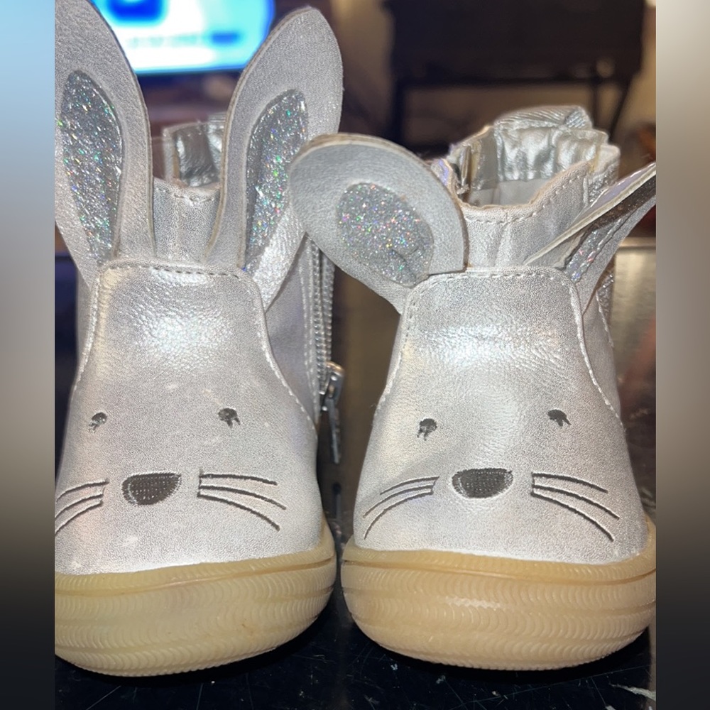 Cat & Jack silver Rabbit toddler boots